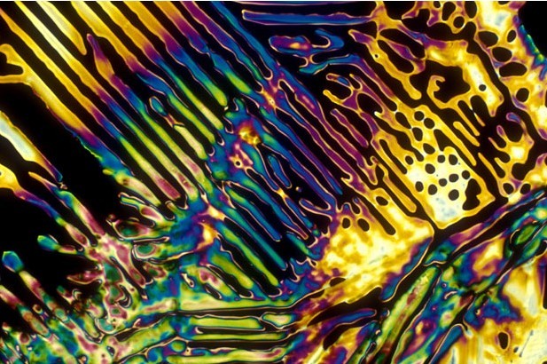 显微镜下的酒精饮料：色彩绚丽展现惊艳之美