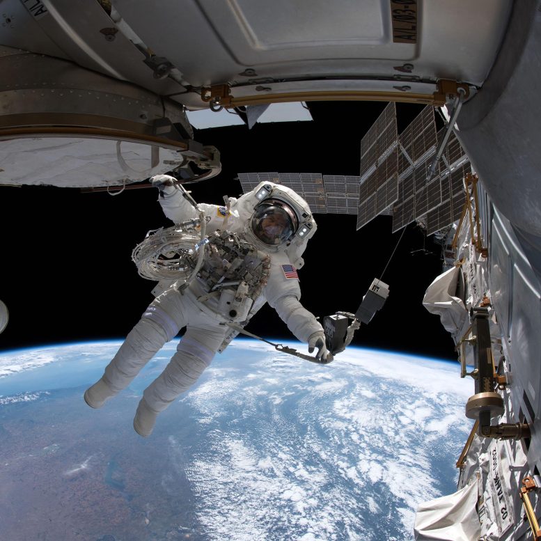 美国宇航局宇航员 Drew Feustel ISS Crop